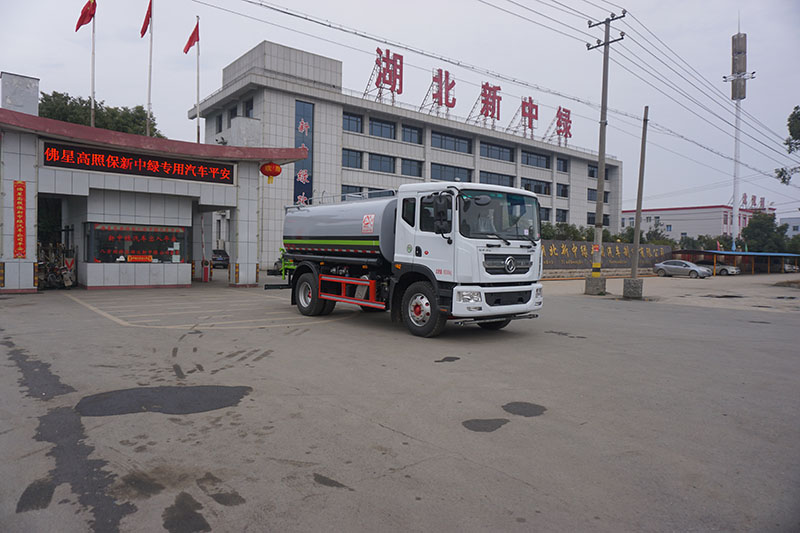 中潔牌XZL5180GSS6型多利卡灑水車(chē)